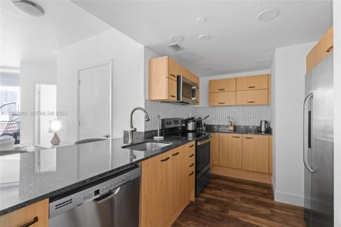 Condo in Miami, Florida, 2 bedrooms № 1976732 - photo 19