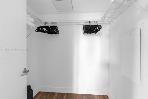 Condo in Miami, Florida, 2 bedrooms № 1976732 - photo 24