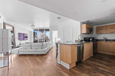 Condo in Miami, Florida, 2 bedrooms № 1976732 - photo 9