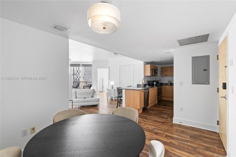 Condo in Miami, Florida, 2 bedrooms № 1976732 - photo 7