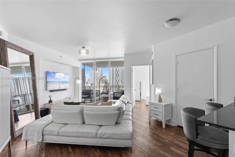 Condo in Miami, Florida, 2 bedrooms № 1976732 - photo 11