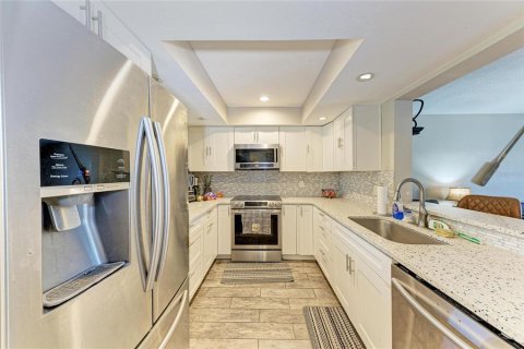 Condo in Saint Petersburg, Florida, 2 bedrooms  № 2211626 - photo 12