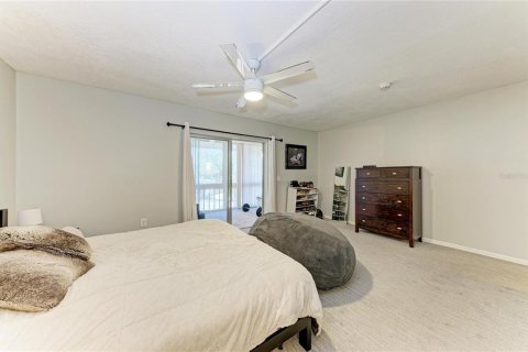 Condo in Saint Petersburg, Florida, 2 bedrooms  № 2211626 - photo 19