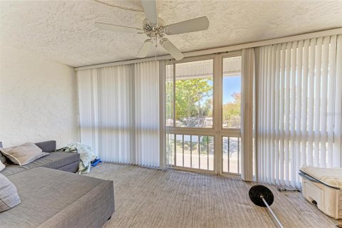 Condo in Saint Petersburg, Florida, 2 bedrooms  № 2211626 - photo 21