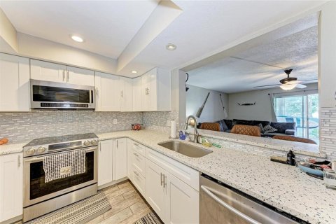 Condo in Saint Petersburg, Florida, 2 bedrooms  № 2211626 - photo 13