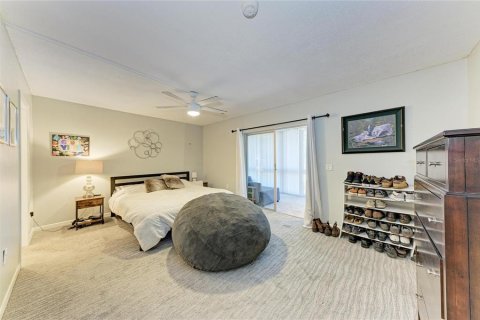 Condo in Saint Petersburg, Florida, 2 bedrooms  № 2211626 - photo 17