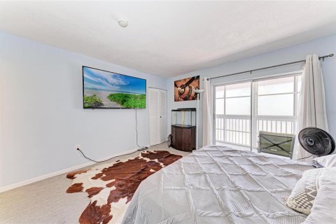 Condo in Saint Petersburg, Florida, 2 bedrooms  № 2211626 - photo 26