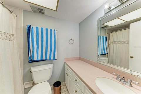Condo in Saint Petersburg, Florida, 2 bedrooms  № 2211626 - photo 20