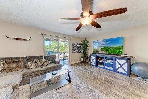 Condo in Saint Petersburg, Florida, 2 bedrooms  № 2211626 - photo 10