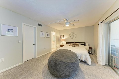 Condo in Saint Petersburg, Florida, 2 bedrooms  № 2211626 - photo 18