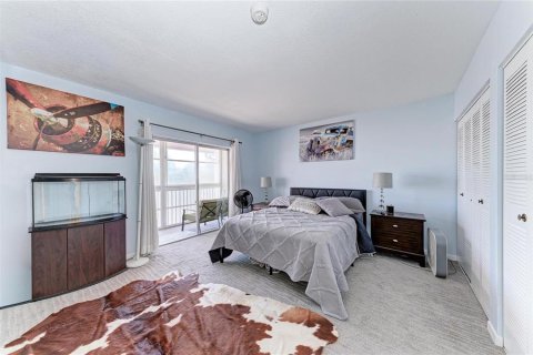 Condo in Saint Petersburg, Florida, 2 bedrooms  № 2211626 - photo 25