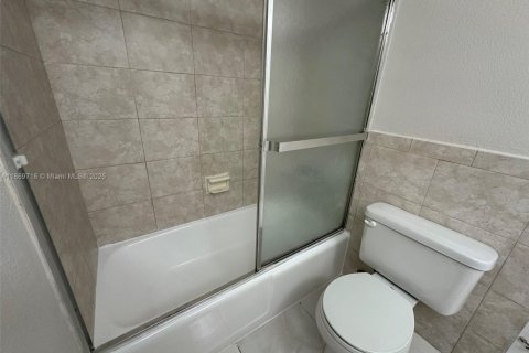 Condominio en venta en Miami, Florida, 1 dormitorio, 83.43 m2 № 1979414 - foto 10