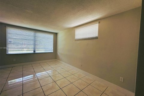 Condominio en venta en Miami, Florida, 1 dormitorio, 83.43 m2 № 1979414 - foto 4