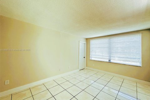 Condominio en venta en Miami, Florida, 1 dormitorio, 83.43 m2 № 1979414 - foto 3