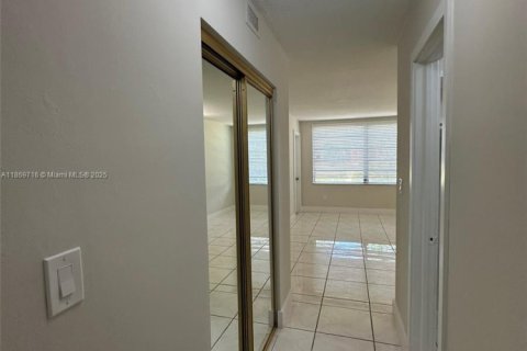 Condominio en venta en Miami, Florida, 1 dormitorio, 83.43 m2 № 1979414 - foto 7