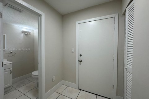 Condominio en venta en Miami, Florida, 1 dormitorio, 83.43 m2 № 1979414 - foto 13