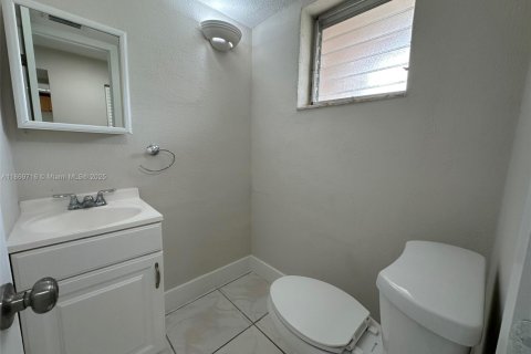 Condominio en venta en Miami, Florida, 1 dormitorio, 83.43 m2 № 1979414 - foto 1