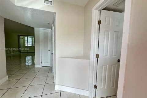 Condominio en venta en Miami, Florida, 1 dormitorio, 83.43 m2 № 1979414 - foto 12