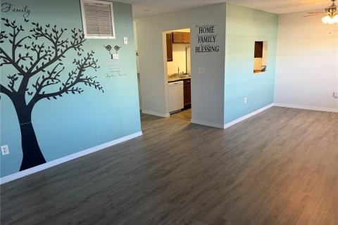 Copropriété à vendre à Saint Petersburg, Floride: 2 chambres, 77.11 m2 № 2100467 - photo 2