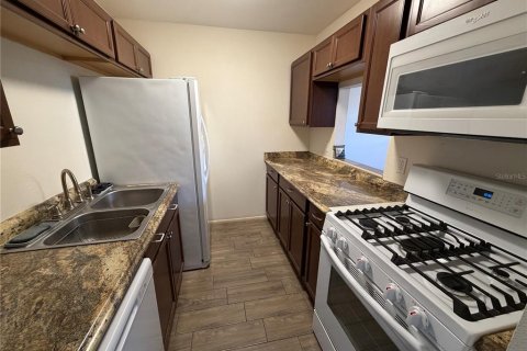 Copropriété à vendre à Saint Petersburg, Floride: 2 chambres, 77.11 m2 № 2100467 - photo 4