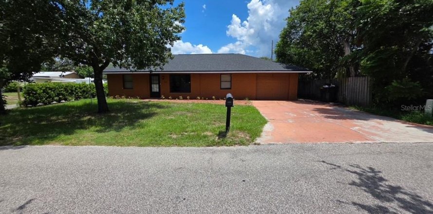 House in Clermont, Florida 3 bedrooms, 128.21 sq.m. № 1880606