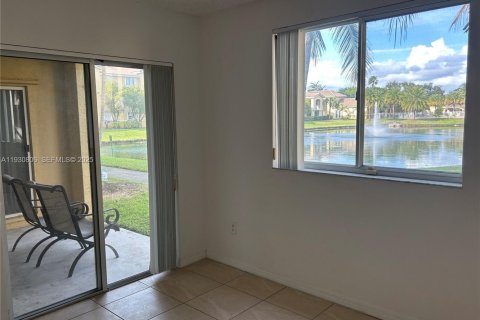 Condo in Davie, Florida, 2 bedrooms  № 1989509 - photo 14
