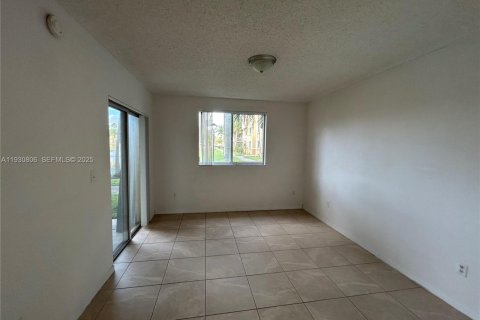 Condo in Davie, Florida, 2 bedrooms  № 1989509 - photo 11