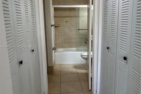 Condo in Davie, Florida, 2 bedrooms  № 1989509 - photo 8