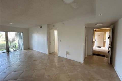 Condo in Davie, Florida, 2 bedrooms  № 1989509 - photo 19