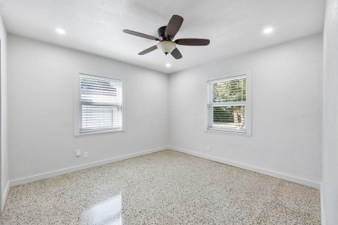 House in Oakland Park, Florida 2 bedrooms, 98.2 sq.m. № 2431524 - photo 19