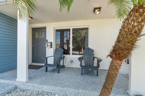 House in Oakland Park, Florida 2 bedrooms, 98.2 sq.m. № 2431524 - photo 3
