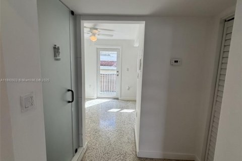 Appartement à louer à Miami, Floride: 2 chambres, 74.41 m2 № 1946464 - photo 6