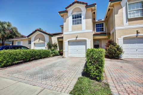 Villa ou maison à louer à Coral Springs, Floride: 3 chambres, 142.7 m2 № 2246347 - photo 4