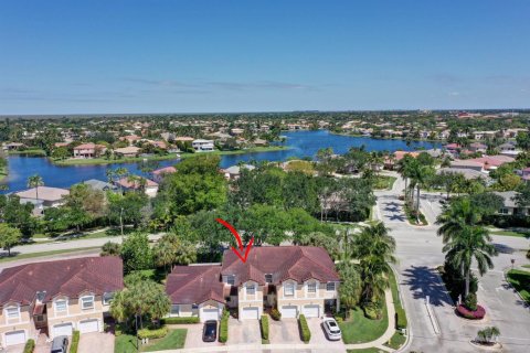 House in Coral Springs, Florida 3 bedrooms, 142.7 sq.m. № 2246347