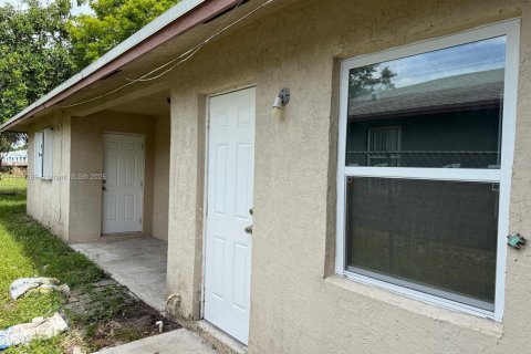 House in Pompano Beach, Florida 5 bedrooms, 113.06 sq.m. № 1896853 - photo 5