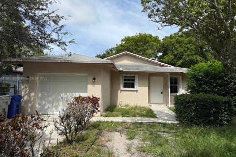 House in Pompano Beach, Florida 5 bedrooms, 113.06 sq.m. № 1896853 - photo 6