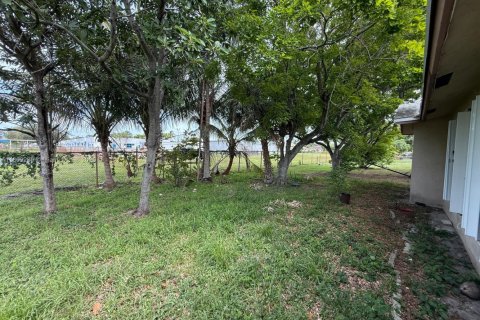 House in Pompano Beach, Florida 5 bedrooms, 113.06 sq.m. № 1896853 - photo 3