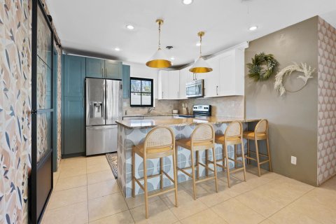 House in Fort Lauderdale, Florida 2 bedrooms, 128.67 sq.m. № 2193444 - photo 10