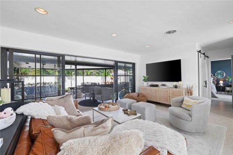 House in Fort Lauderdale, Florida 2 bedrooms, 128.67 sq.m. № 2193444 - photo 6