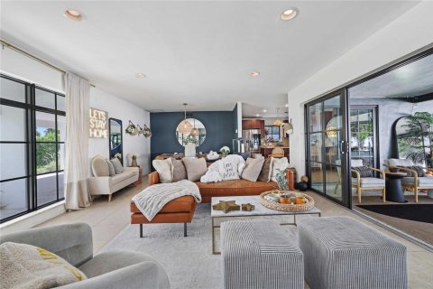 House in Fort Lauderdale, Florida 2 bedrooms, 128.67 sq.m. № 2193444 - photo 3