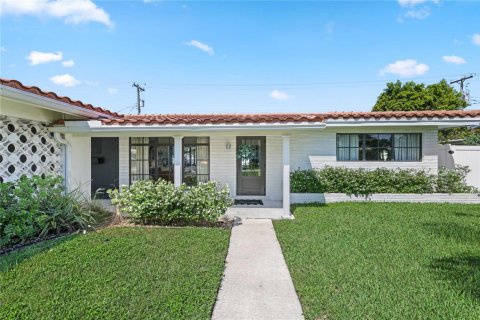 House in Fort Lauderdale, Florida 2 bedrooms, 128.67 sq.m. № 2193444 - photo 28
