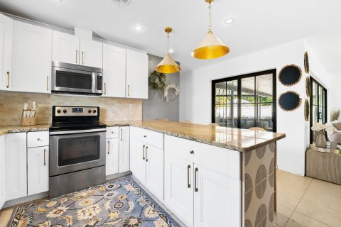 House in Fort Lauderdale, Florida 2 bedrooms, 128.67 sq.m. № 2193444 - photo 12