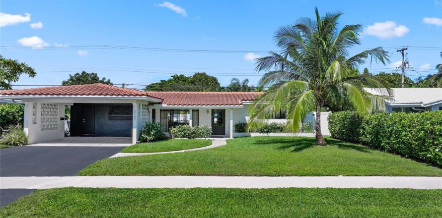 House in Fort Lauderdale, Florida 2 bedrooms, 128.67 sq.m. № 2193444