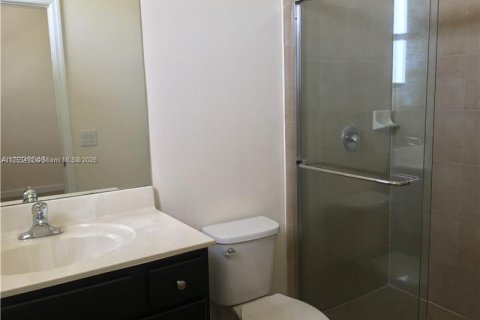 Townhouse in Hialeah Gardens, Florida 3 bedrooms, 146.23 sq.m. № 1730029 - photo 8