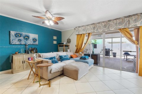 Adosado en venta en Hialeah, Florida, 2 dormitorios, 134.89 m2 № 2019476 - foto 16