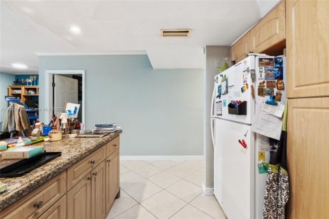 Adosado en venta en Hialeah, Florida, 2 dormitorios, 134.89 m2 № 2019476 - foto 14