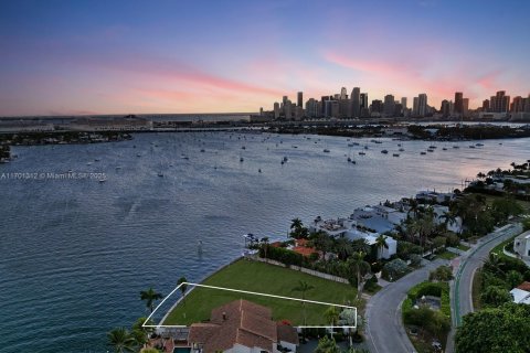 Terreno en venta en Miami, Florida № 1762458 - foto 4