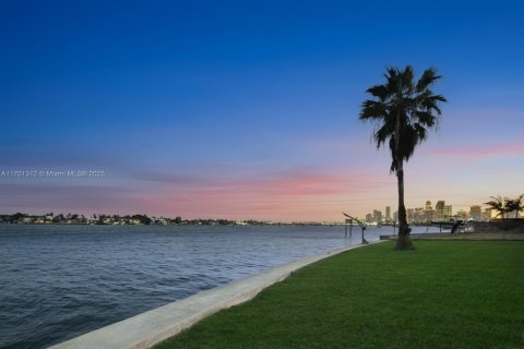 Terreno en venta en Miami, Florida № 1762458 - foto 5