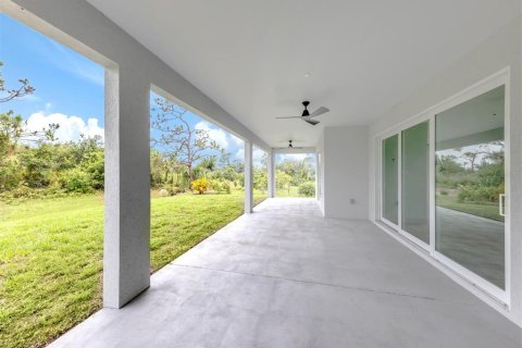 House in Rotonda, Florida 3 bedrooms, 188.31 sq.m. № 1778003 - photo 25