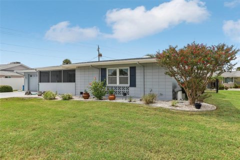 House in Sun City Center, Florida 2 bedrooms, 157.38 sq.m. № 2349817 - photo 4